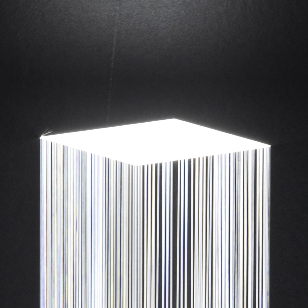 LED-Tischlampe in Acrylglas-Gravur-Design