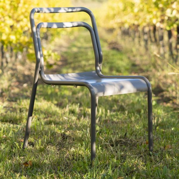 2 innen- und außenstühle aus 100 % recyceltem aluminium in verschiedenen farben – getränk