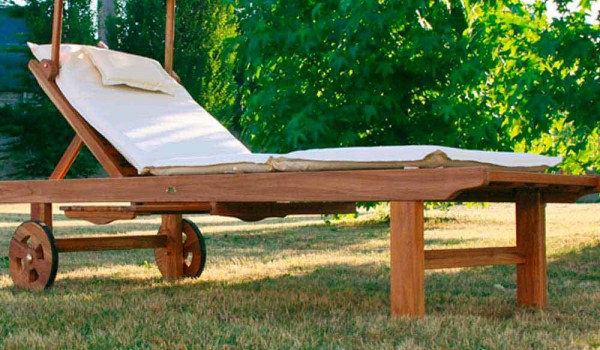 Verstellbare Sonnenliege für den Außenbereich in Teak Holz