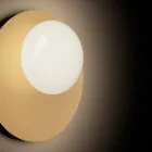 Wand- oder Deckenleuchte aus Aluminium, Metall und weißem Glas - Luma Viadurini