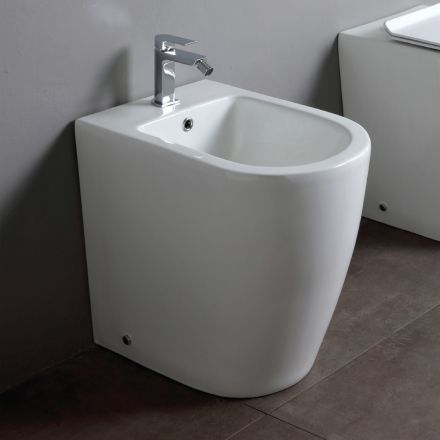 Standbidet mit einem Loch und randloser Technologie in weißer Keramik - Oleandro  Viadurini