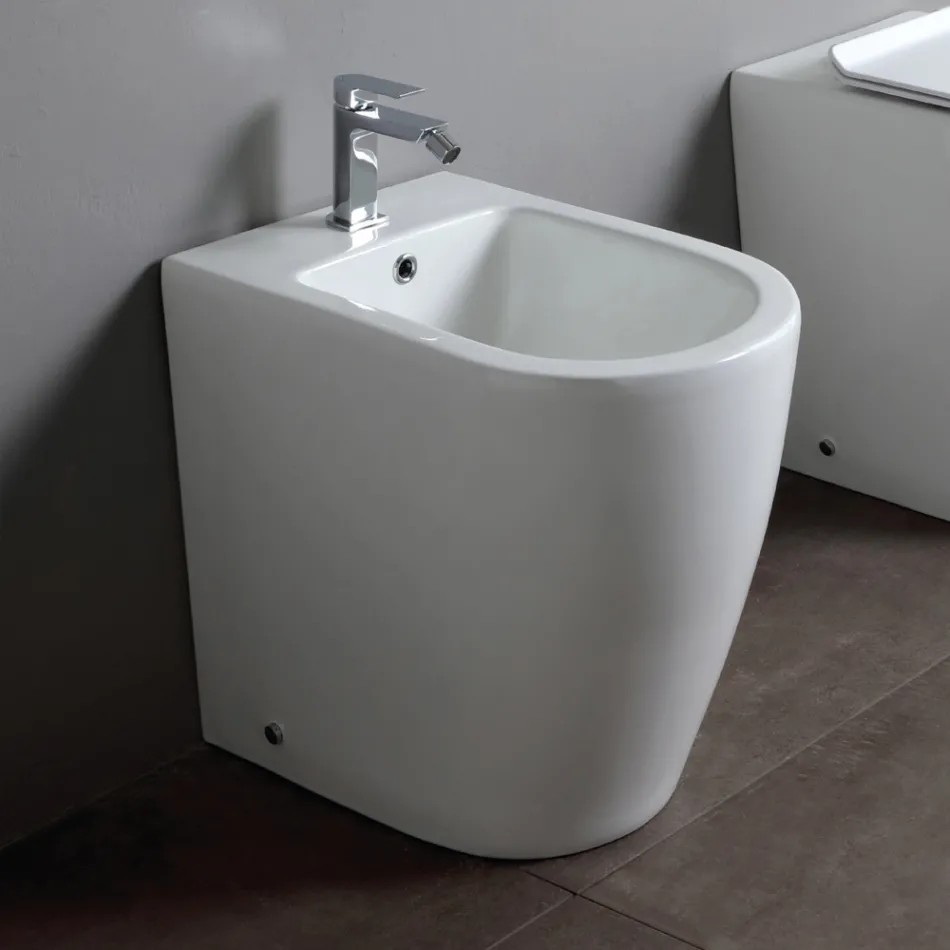 Standbidet mit einem Loch und randloser Technologie in weißer Keramik - Oleandro  Viadurini