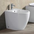 Aster Standbidet mit einem Hahnloch aus strapazierfähiger weißer Keramik in modernem Design