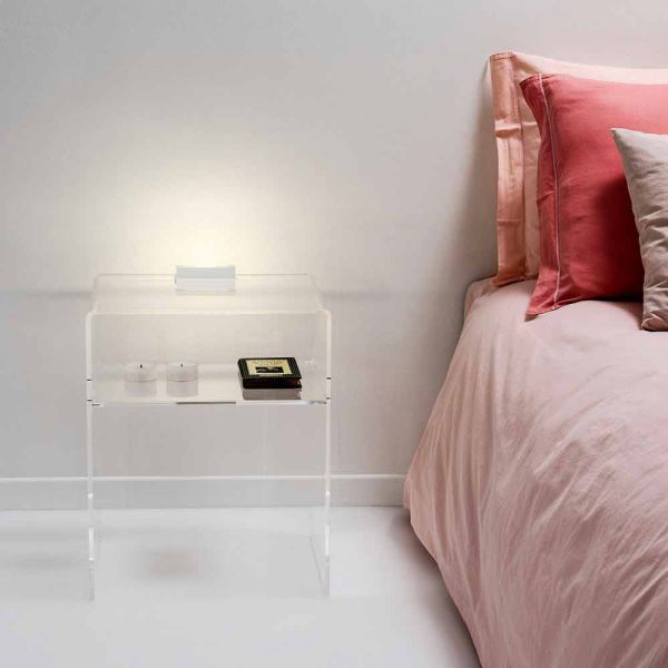 Transparenter nachttisch mit led-beleuchtbarem touch-licht adelia