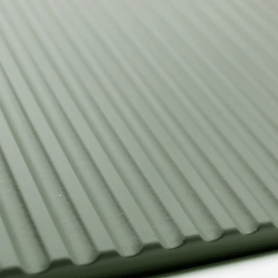 Badezimmerkomposition mit Spiegel und Metallwandschränken, hergestellt in Italien – Efesto Viadurini