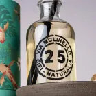 Badezimmer-Design-Komposition Gelbe Farbe mit Zubehör und Spiegel - Patryk Viadurini