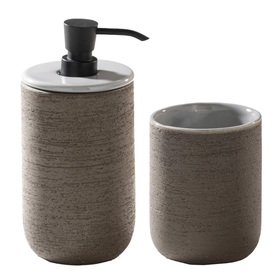 Graue Badezimmerkomposition mit rundem Spiegel und verschiedenen Accessoires - Maryse Viadurini