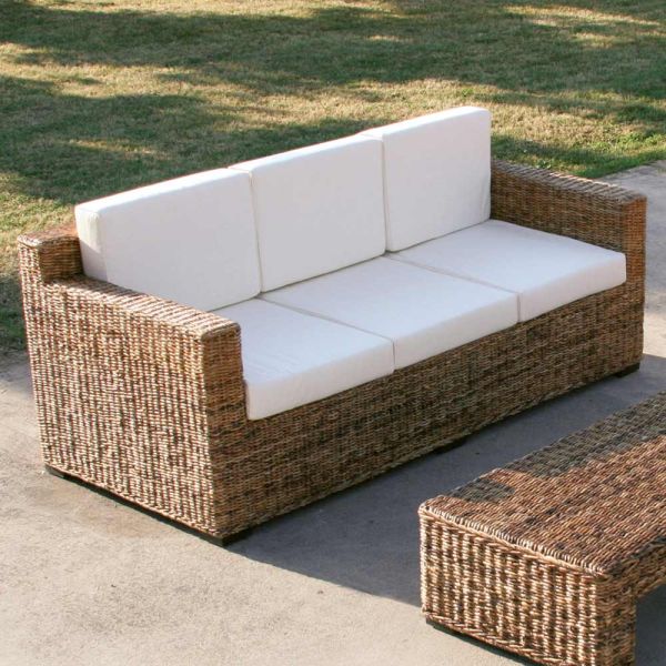 3-sitzer-sofa mit bananengeflechtstruktur und ecrufarbenen kissen - dish