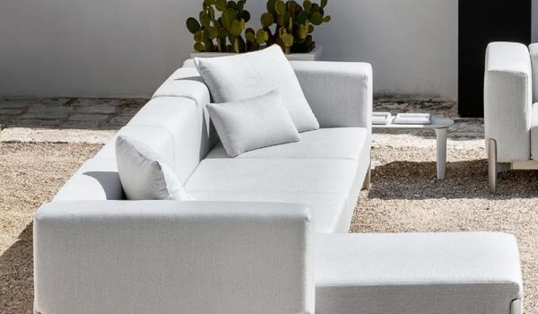 3-Sitzer-Sofa im Aluminium-Design mit Chaiselongue