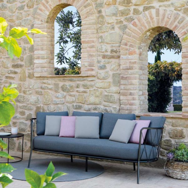 3-sitzer-gartensofa mit kissen aus stahl, hergestellt in italien – brienne