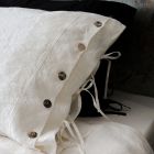Rechteckiger Bettkissenbezug aus weißem oder schwarzem Leinen mit Knöpfen und Schnürsenkeln – Agora Viadurini