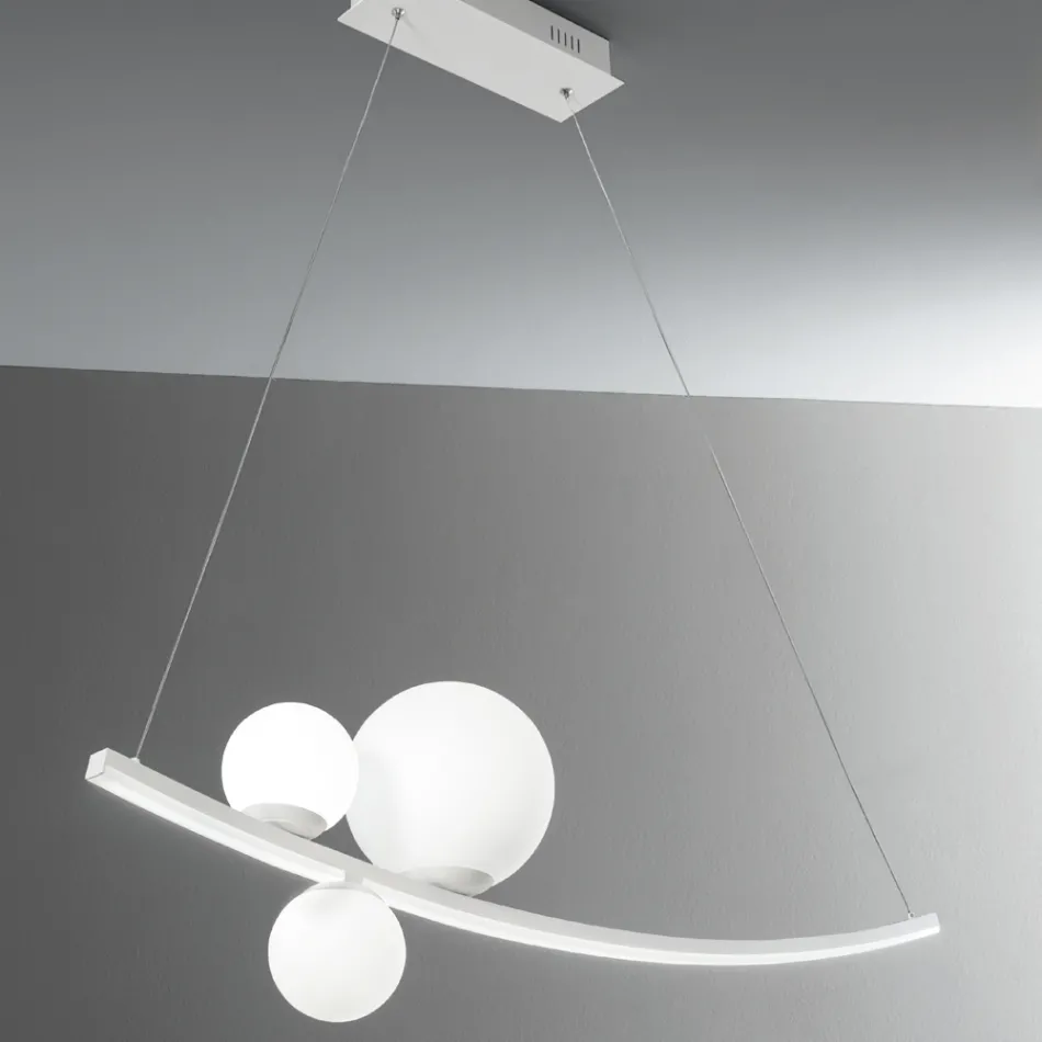 Pendelleuchte aus lackiertem Metall und mundgeblasenem Glas - Partridge Viadurini