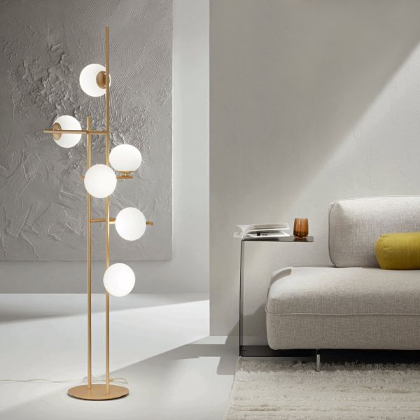 Stehlampe mit led aus goldlackiertem metall und mundgeblasenem glas - ailanto
