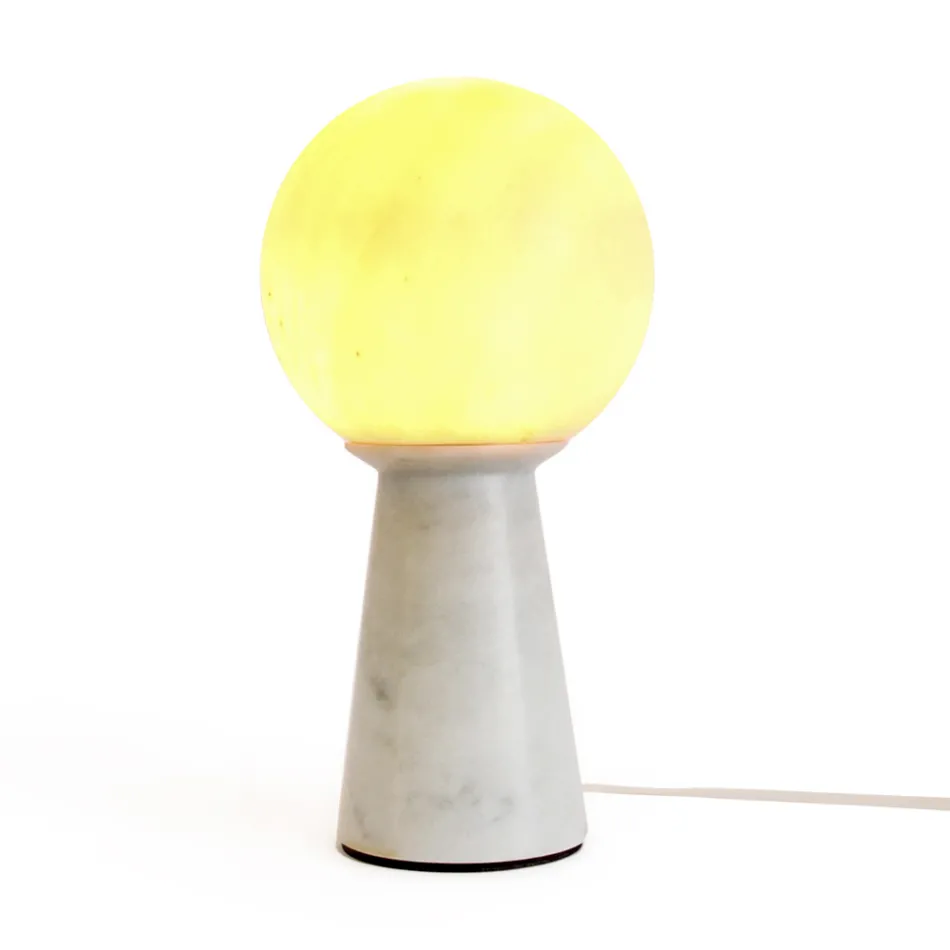 Konische Lampe mit weißer Kugel und Marmorsockel Made in Italy - Tobio Viadurini