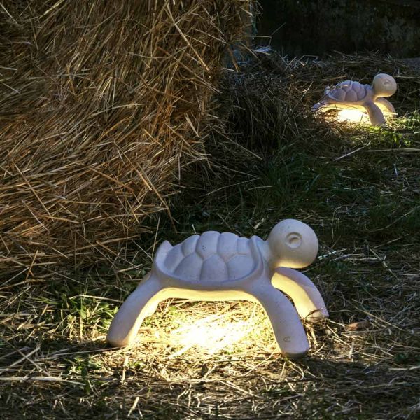 Wiederaufladbare und per touch dimmbare außenlampe - schildkröte