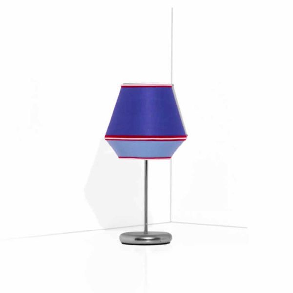 Blaue tischlampe mit verchromter metallstruktur made in italy - soja