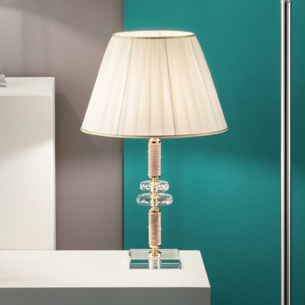 Klassische tischlampe aus goldfarbenem metall, kristall und schirm - similo