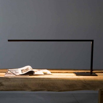 Design Tischleuchte aus mattschwarz lackiertem Eisen Made in Italy - Linea