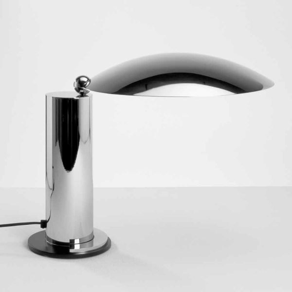 Tischlampe aus chrom oder schwarzem metall mit led made in italy - orlando