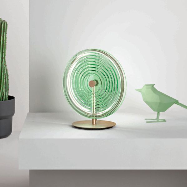 Tischlampe aus metall und glas mit konzentrischen linien verziert - hackberry
