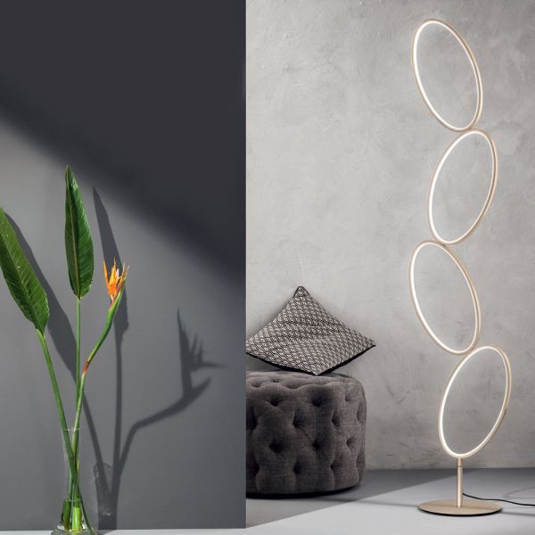Stehlampe aus metall in gold-finish mit dimmbarer led - raissa