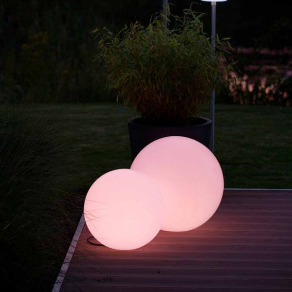 Mehrfarbige led-stehlampe aus weißem polyethylen, rundes design - globostar