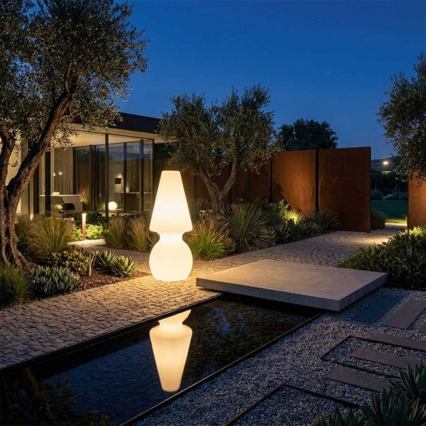 Alvarez outdoor-stehleuchte mit led-beleuchtung aus polyethylen, hergestellt in italien