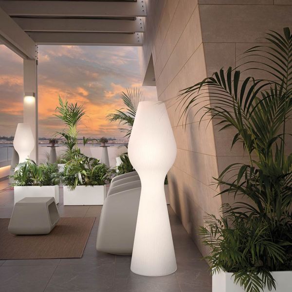 Reyes outdoor-stehleuchte aus polyethylen mit led-beleuchtung, hergestellt in italien