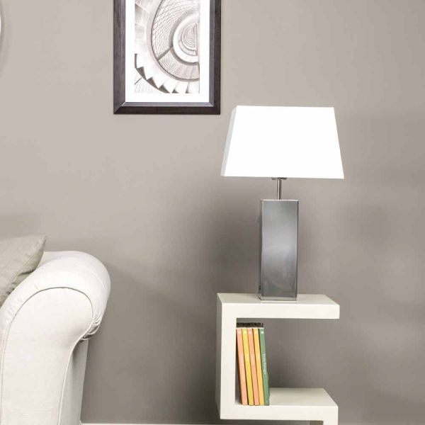 Moderne tischlampe aus stahl und weißem renna lampenschirm