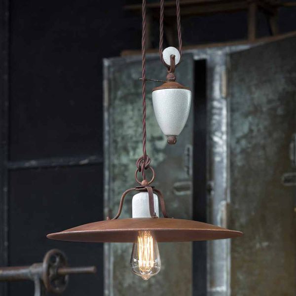 Lampe flaschenzug aus keramik und metall kristen ferroluce