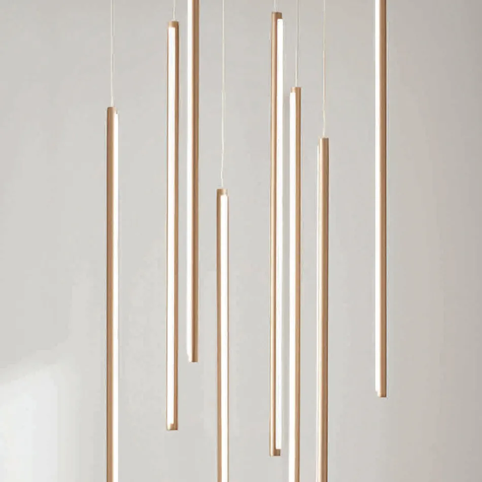 Kronleuchter mit 8 LED-Leuchten aus goldlackiertem Metall und verstellbaren Kabeln – Orange Viadurini