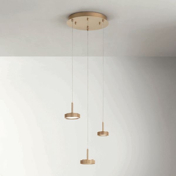 Kronleuchter mit rundem sockel aus goldlackiertem metall und led-licht – hainbuche