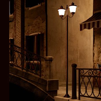Außenlaterne mit 2 Lichtern aus weißem Glas, Kupfer und Messing - Venedig von Il Fanale