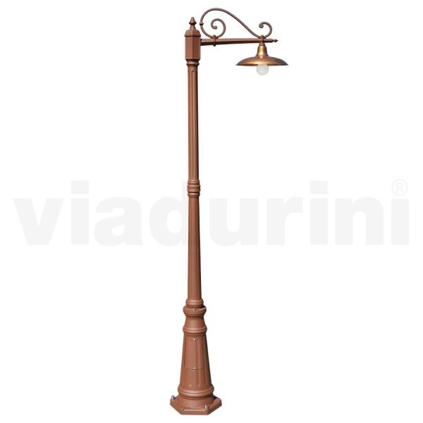 Straßenlampe im vintage-stil aus corten-aluminium und messing, hergestellt in italien – adela