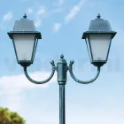 Vintage-Laternenpfahl mit 2 Lichtern aus Aluminium und Glas, hergestellt in Italien – Doroty Viadurini