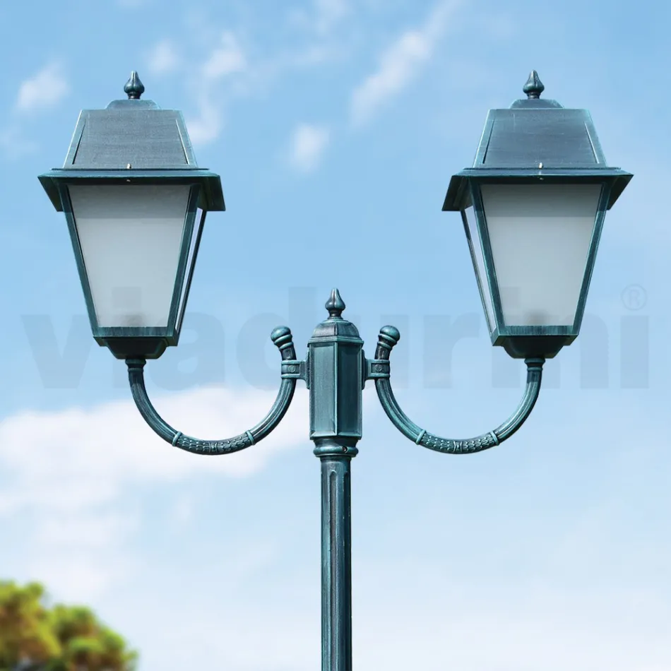 Vintage-Laternenpfahl mit 2 Lichtern aus Aluminium und Glas, hergestellt in Italien – Doroty Viadurini