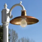 Vintage-Lampe aus Aluminium mit Diffusor aus Messing, hergestellt in Italien – Adela Viadurini