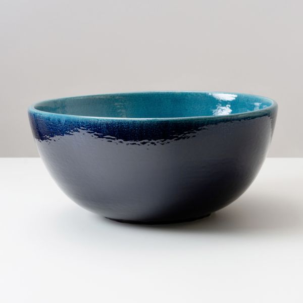Raku-ton-waschbecken mit persischblauer kristallglasur - fresco