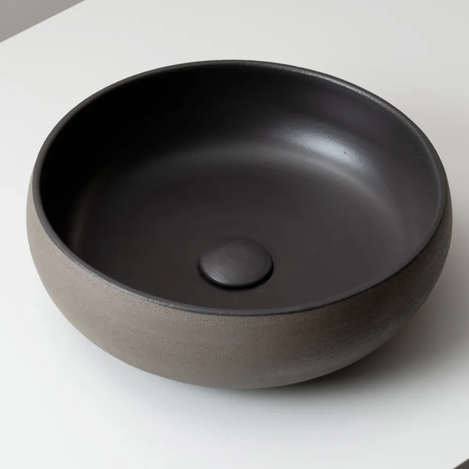 Handgedrechseltes Aufsatzwaschbecken aus hellem oder dunklem Raku-Ton – Prisma Viadurini