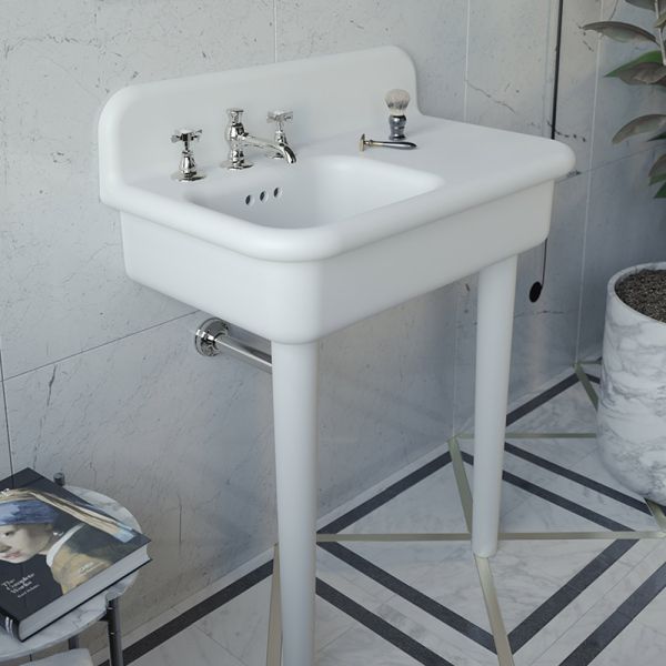Asymmetrisches badezimmerwaschbecken aus keramik mit objektablage – giusy