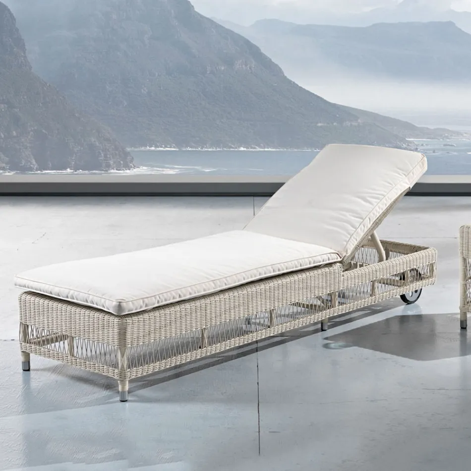 Outdoor-Sonnenliege mit Rollen aus handgewebtem Polyrattan - Gigi Viadurini