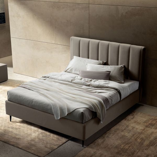 Doppelbett 160x190 mit steppung mit breiten vertikalen streifen - magan