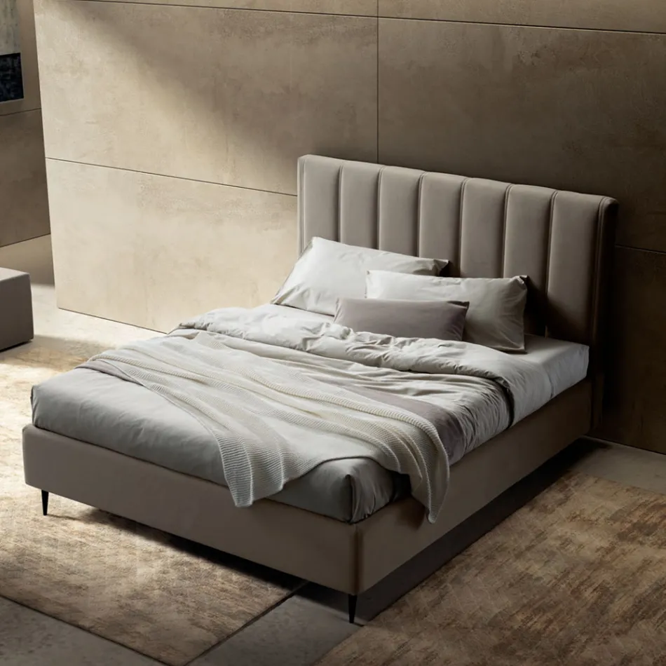 Doppelbett 160x190 mit Steppung mit breiten vertikalen Streifen - Magan Viadurini