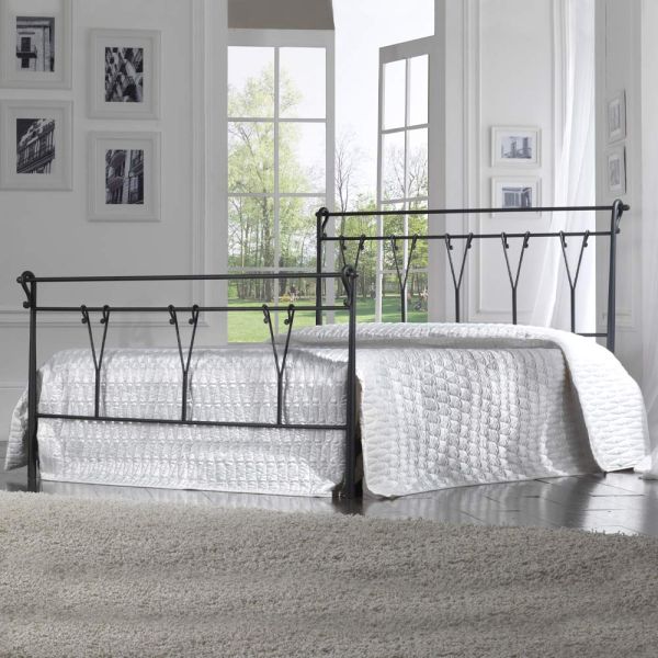 Doppelbett mit fußteil in verschiedenen ausführungen, hergestellt in italien – ausführung