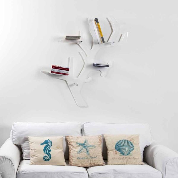 Modernes bücherregal mit weißem design von carol, hergestellt in italien