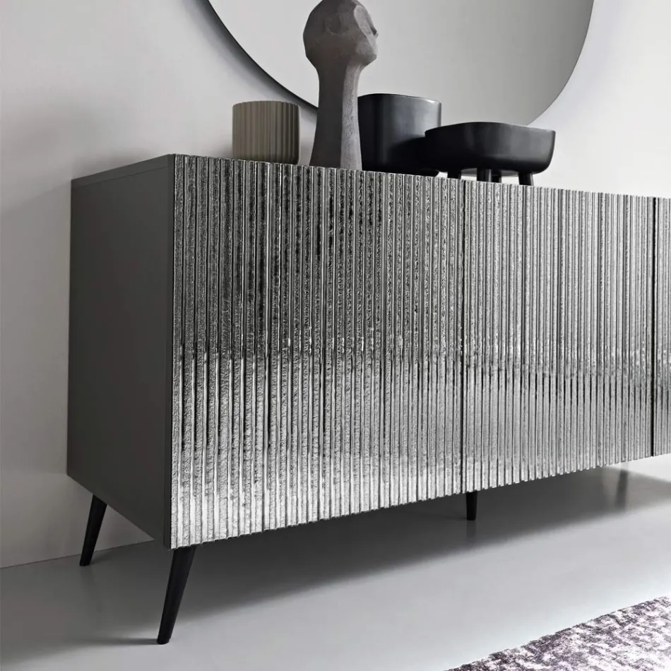 Dreitüriges Sideboard aus gestreiftem Glas und melaminbeschichtetem Holz, hergestellt in Italien - Ninfa Viadurini
