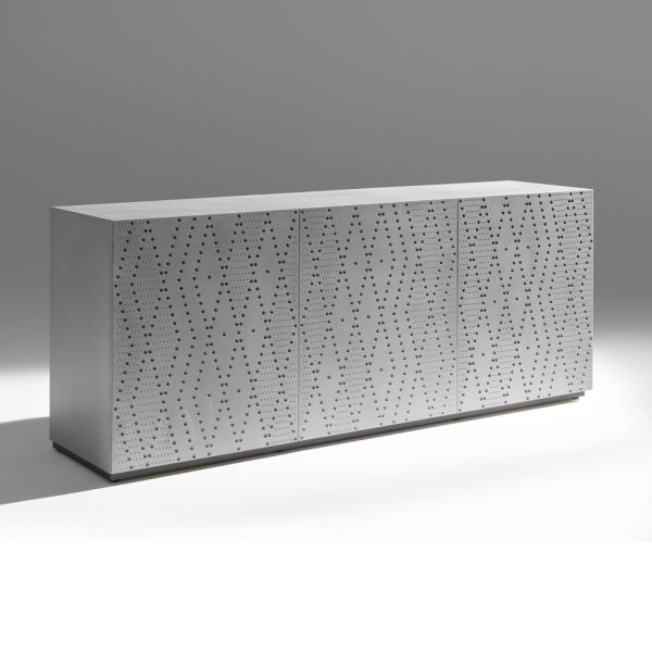 Sideboard mit 3 türen und 3 einlegeböden, dekor aus gussaluminium - scorpion