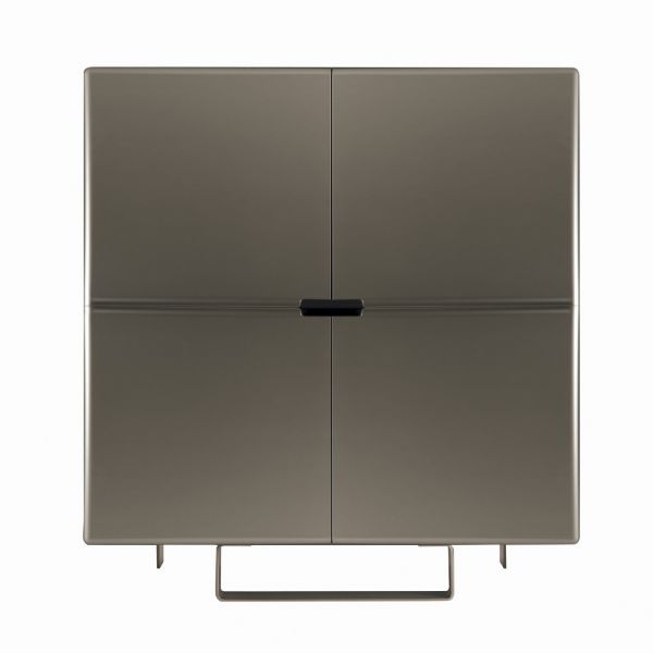 Sideboard mit mdf-struktur und basis mit zentralem fuß made in italy