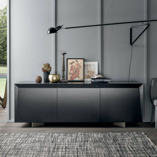 3-türiges sideboard aus holz mit schräger kante und keramikplatte - mondolfo