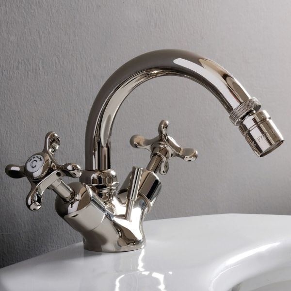 Einloch-bidet aus schwerem messing mit ablaufgarnitur, hergestellt in italien – polignano